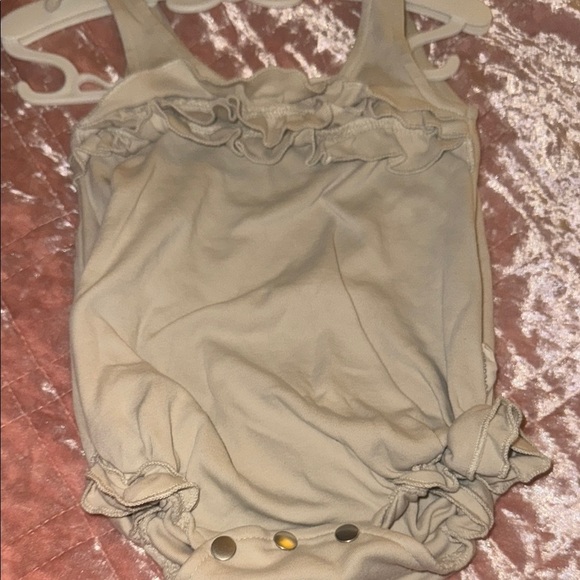 Ruffled Cream Bodysuit​ - Picture 4 of 6